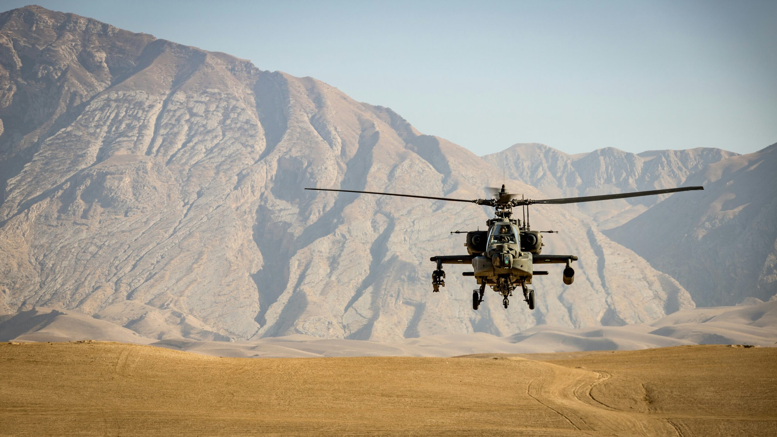 США завдали ударів по Ірану після збиття гелікоптера Apache біля Ормузької протоки