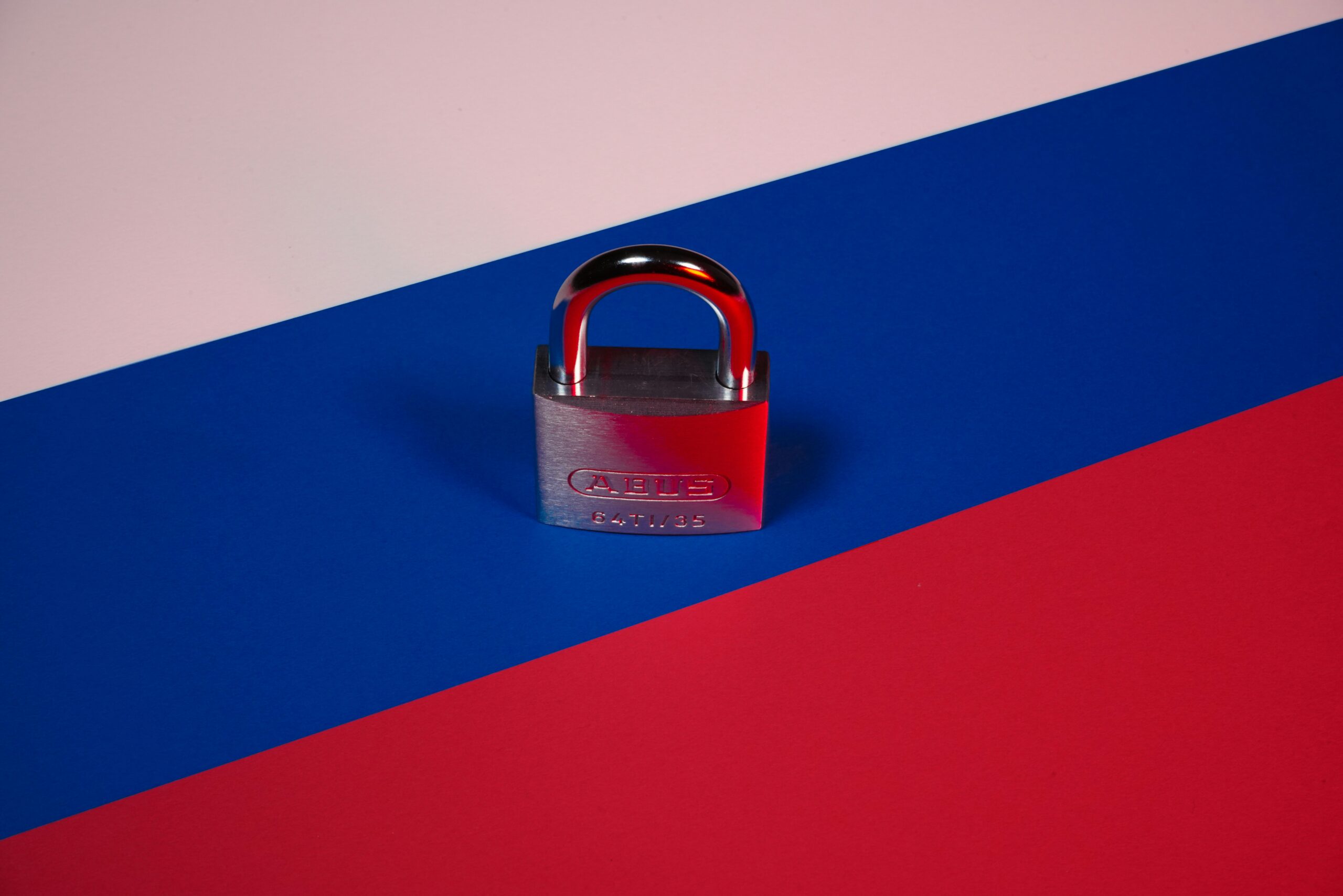 Велика Британія розширила санкції проти тіньового флоту РФ і мереж обходу обмежень