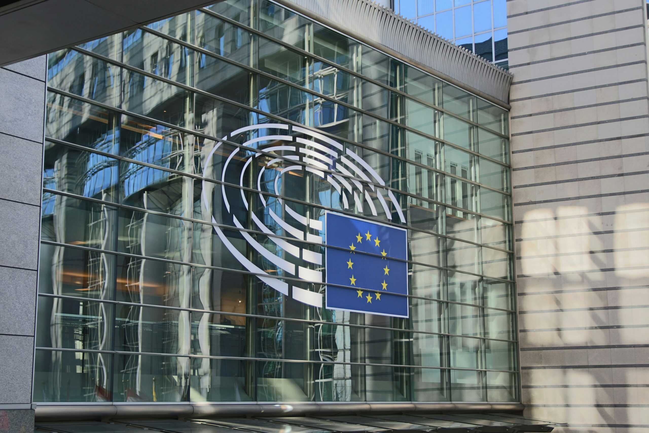 Угорщина зняла дворічне вето на фінансування військової допомоги Україні через ЄС