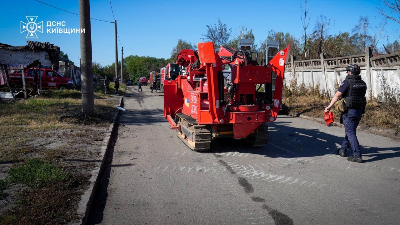 Ліквідація наслідків удару по Вишневому триває п’яту добу: на місці працюють понад 300 рятувальників