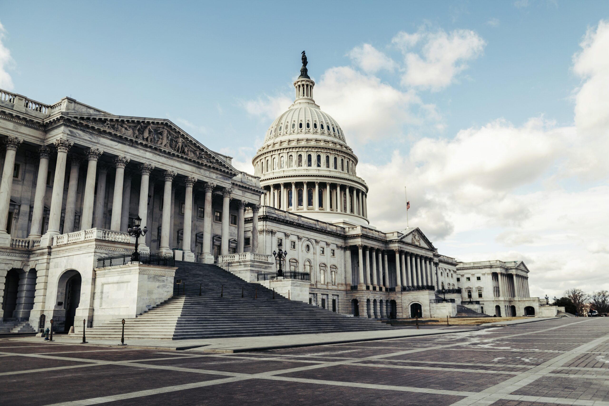 Сенат США зробив перший крок до нових масштабних санкцій проти Росії та Ірану